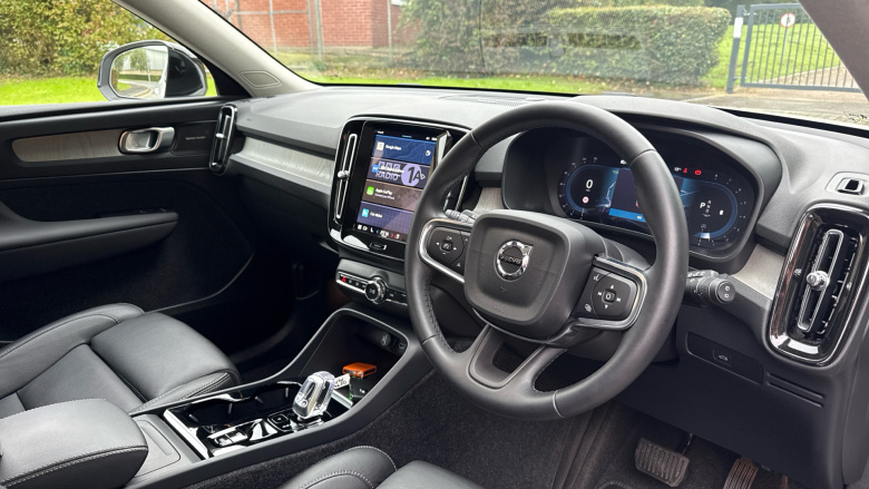 Volvo XC40 2.0 B3P Ultra Dark 5dr Auto Petrol Estate